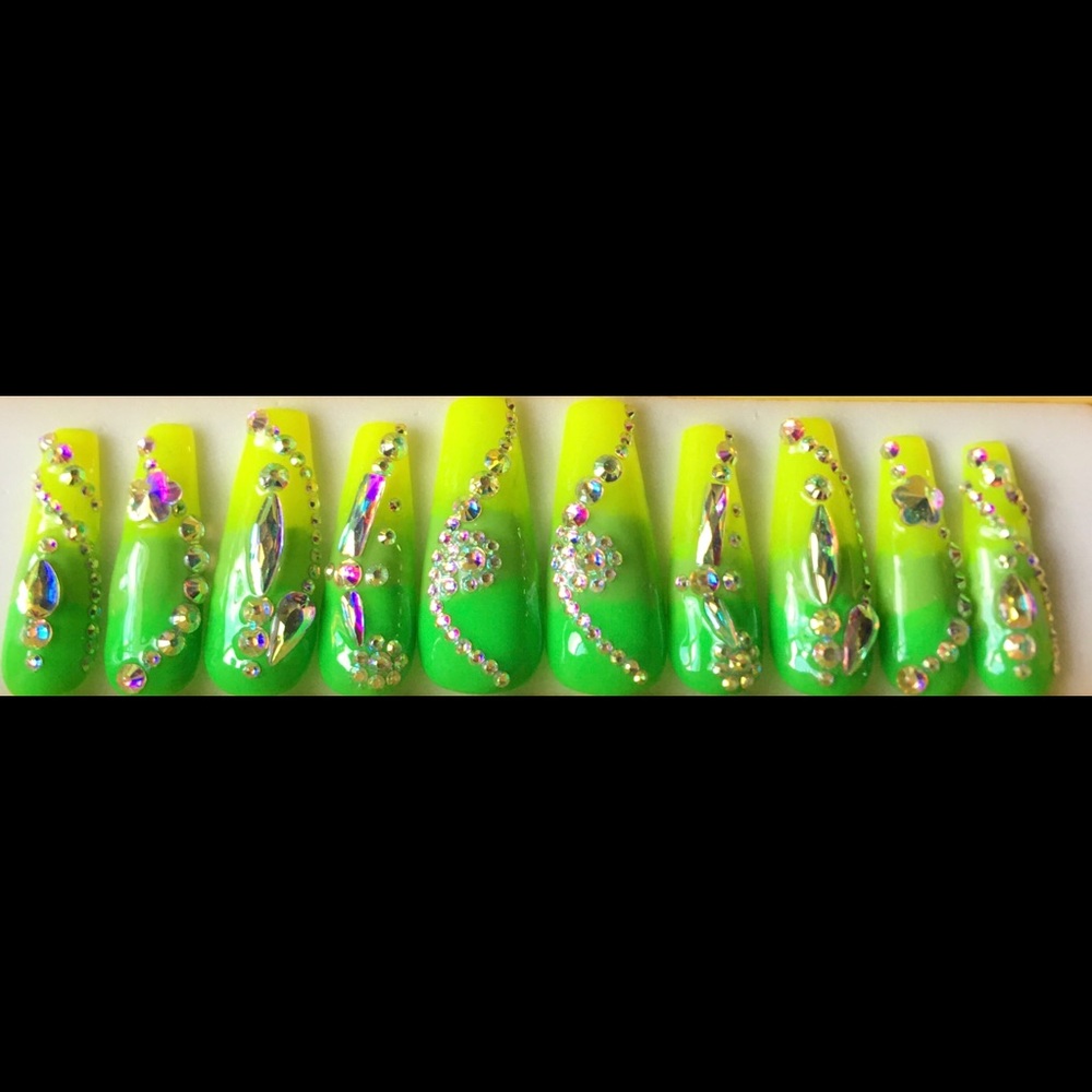 💚Green with Envii Press On Nails -Med-(1,4,2,5,6)